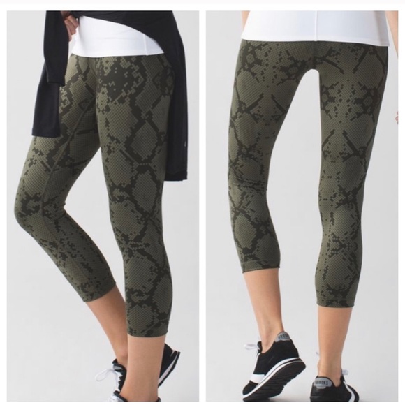 lululemon athletica Pants - LULULEMON Green Snakeskin Wunder Under Crops